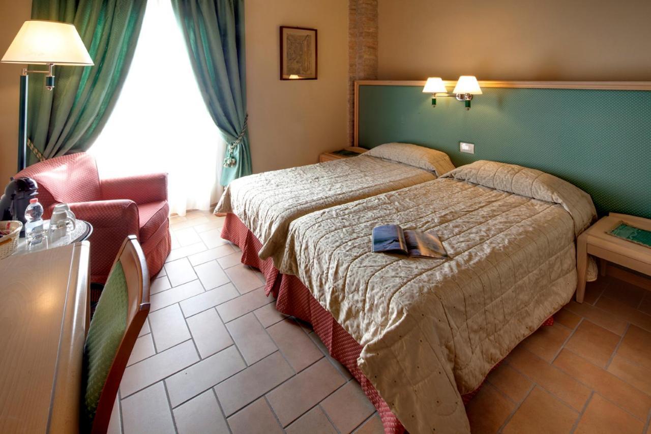 Hotel Residence Diamantina Ferrara Bagian luar foto